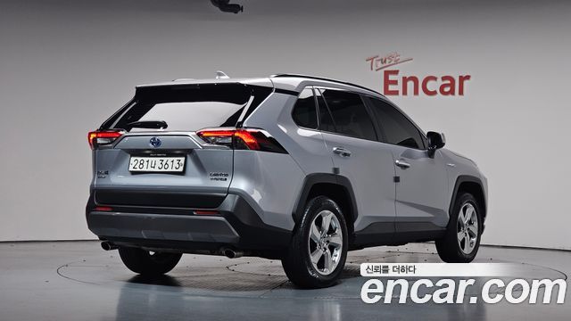 Toyota RAV4 2021 — photo 2