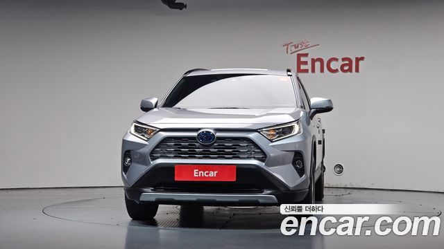 Toyota RAV4 2021 — photo 3
