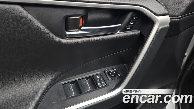 Toyota RAV4 2021 — photo 24