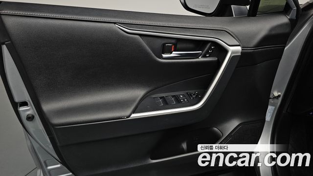 Toyota RAV4 2021 — photo 14