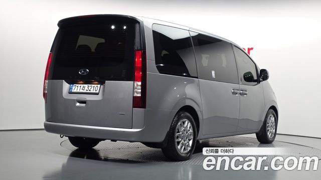 Hyundai Staria 2023 — photo 2