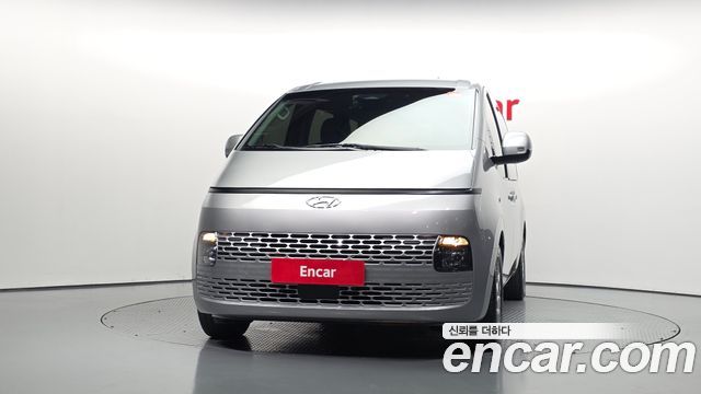 Hyundai Staria 2023 — photo 3