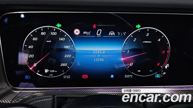 Mercedes-Benz G-Class 2025 — photo 11
