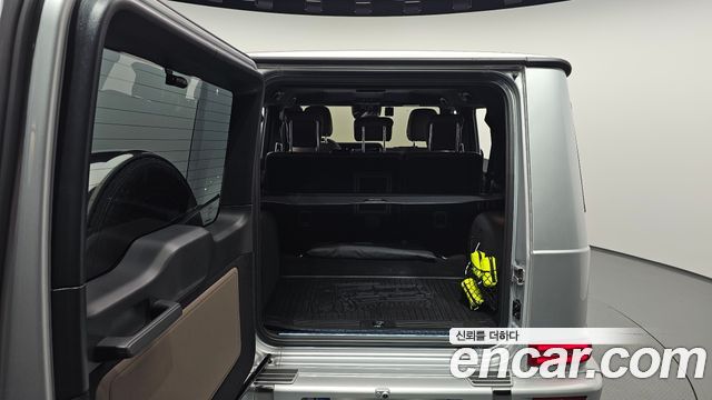 Mercedes-Benz G-Class 2025 — photo 26