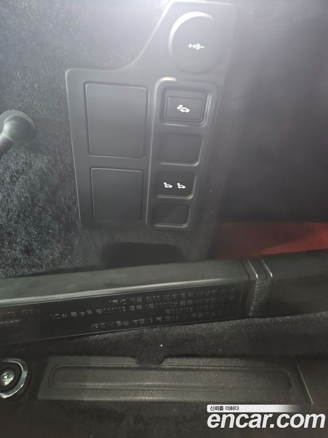 Land Rover Discovery 2020 — photo 12