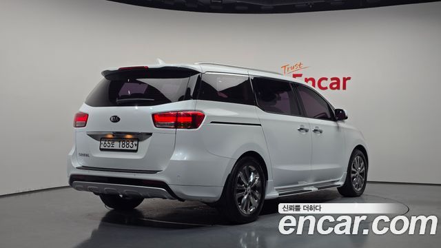 Kia Canival 2017 — photo 2