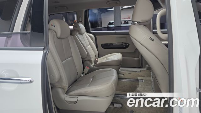 Kia Canival 2017 — photo 17