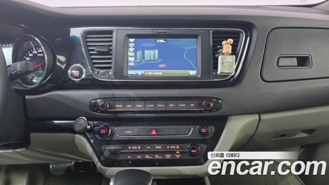 Kia Canival 2017 — photo 19