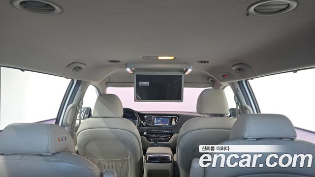 Kia Canival 2017 — photo 25