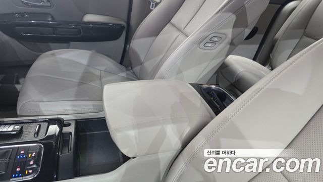 Kia Canival 2017 — photo 28