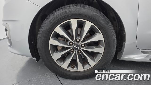 Kia Canival 2015 — photo 5