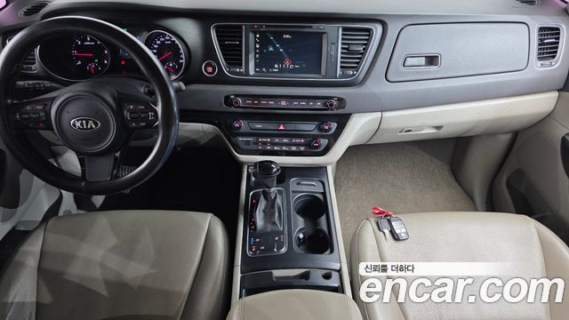 Kia Canival 2015 — photo 7
