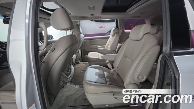 Kia Canival 2015 — photo 17