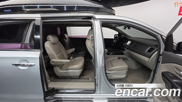 Kia Canival 2015 — photo 19