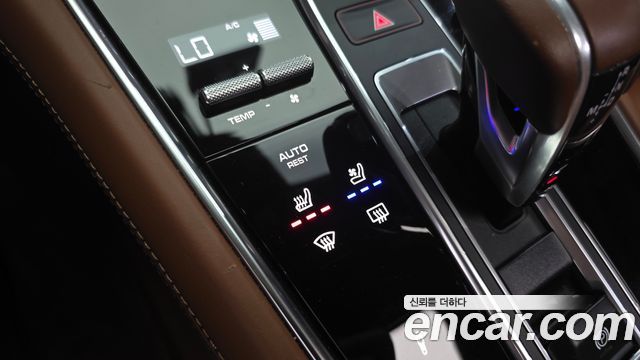 Porsche Panamera 2021 — photo 28