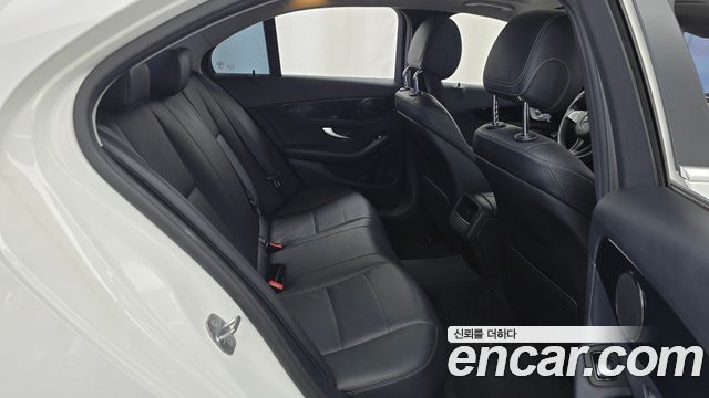 Mercedes-Benz C-Class 2017 — photo 11
