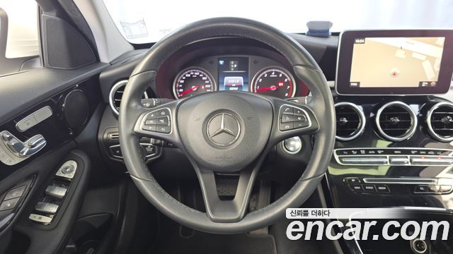 Mercedes-Benz C-Class 2017 — photo 12