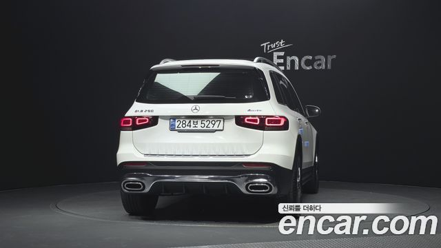 Mercedes-Benz GLB-Class 2020 — photo 4
