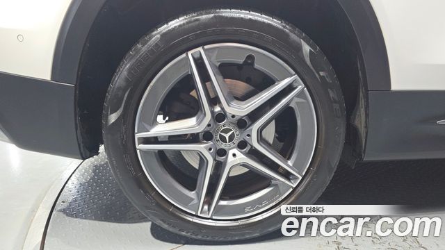 Mercedes-Benz GLB-Class 2020 — photo 5