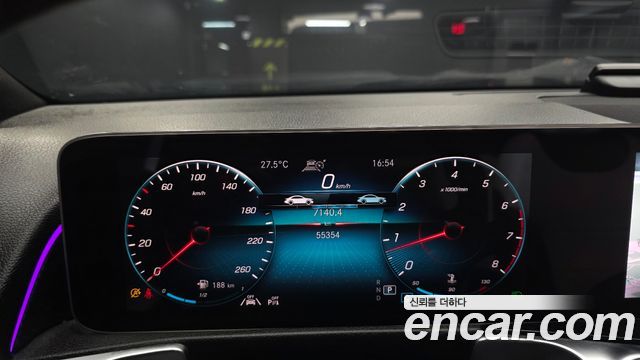 Mercedes-Benz GLB-Class 2020 — photo 11