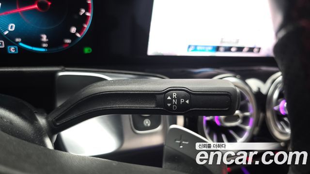 Mercedes-Benz GLB-Class 2020 — photo 12