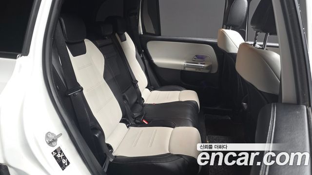 Mercedes-Benz GLB-Class 2020 — photo 17