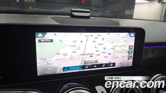 Mercedes-Benz GLB-Class 2020 — photo 21