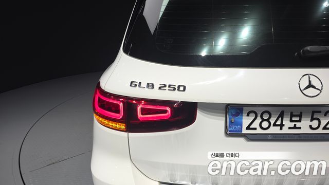 Mercedes-Benz GLB-Class 2020 — photo 9