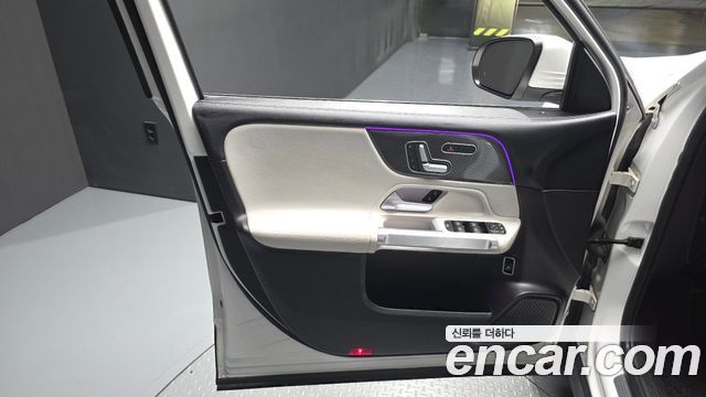 Mercedes-Benz GLB-Class 2020 — photo 14