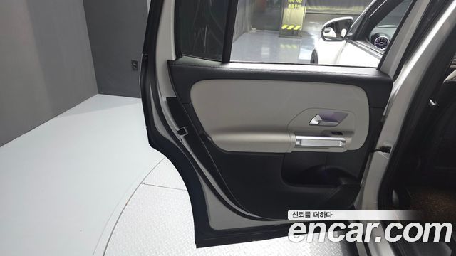 Mercedes-Benz GLB-Class 2020 — photo 15