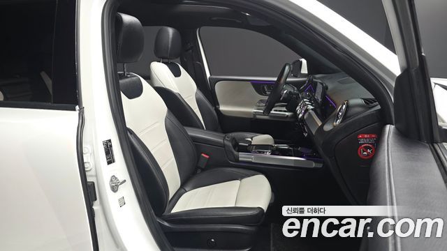Mercedes-Benz GLB-Class 2020 — photo 16