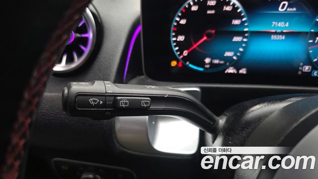Mercedes-Benz GLB-Class 2020 — photo 28