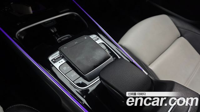 Mercedes-Benz GLB-Class 2020 — photo 31