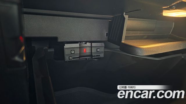 Mercedes-Benz GLB-Class 2020 — photo 32