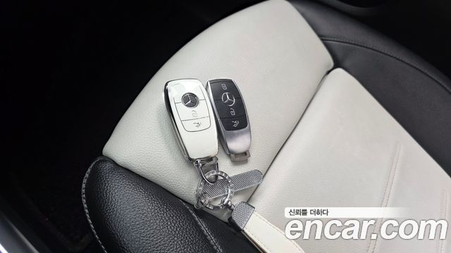 Mercedes-Benz GLB-Class 2020 — photo 33