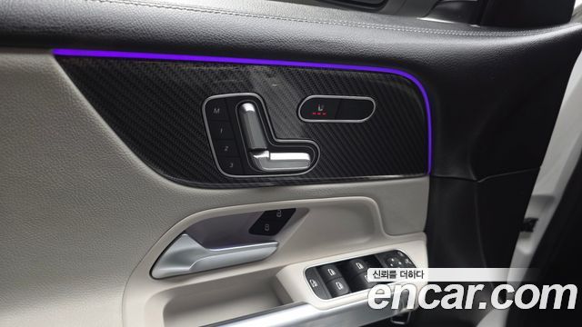 Mercedes-Benz GLB-Class 2020 — photo 34