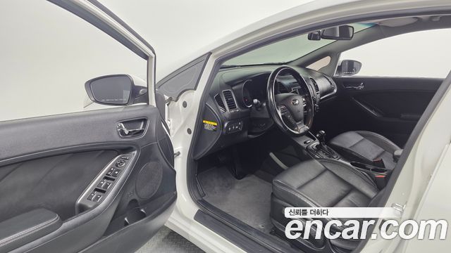 Kia K3 2015 — photo 10