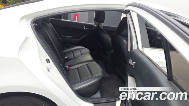 Kia K3 2015 — photo 12