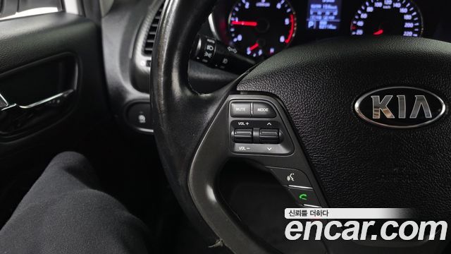 Kia K3 2015 — photo 16