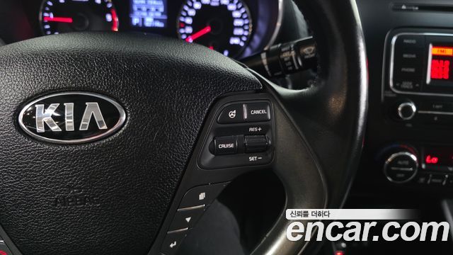 Kia K3 2015 — photo 17