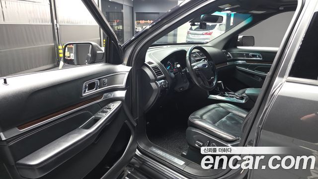 Ford Explorer 2017 — photo 13