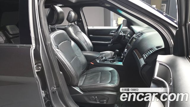 Ford Explorer 2017 — photo 17