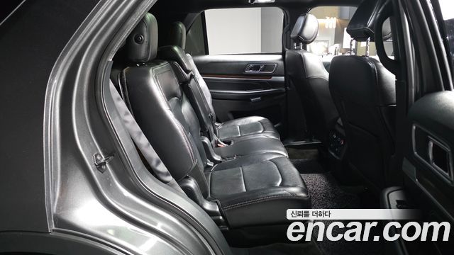 Ford Explorer 2017 — photo 18