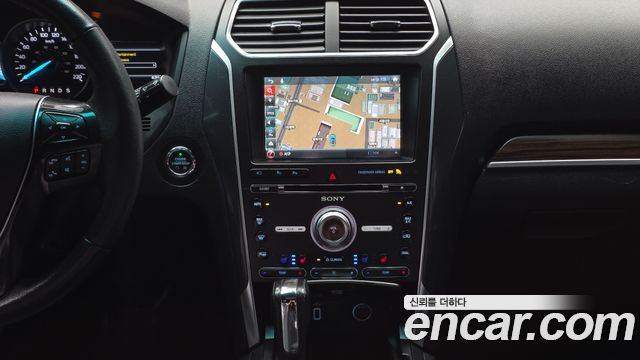 Ford Explorer 2017 — photo 20
