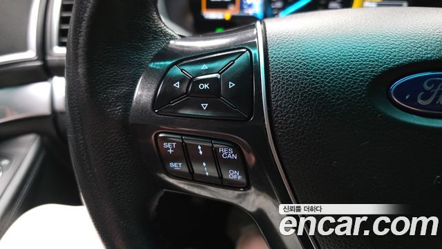 Ford Explorer 2017 — photo 22