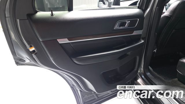 Ford Explorer 2017 — photo 15