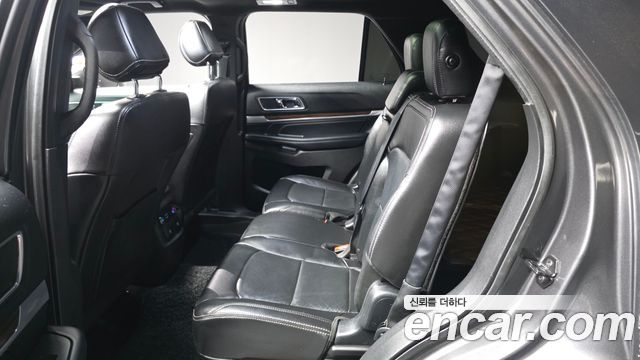 Ford Explorer 2017 — photo 16