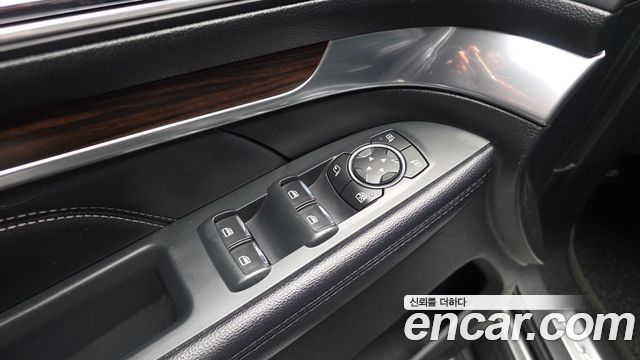 Ford Explorer 2017 — photo 30