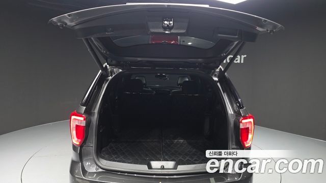 Ford Explorer 2017 — photo 33
