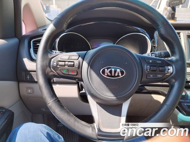 Kia Canival 2016 — photo 16